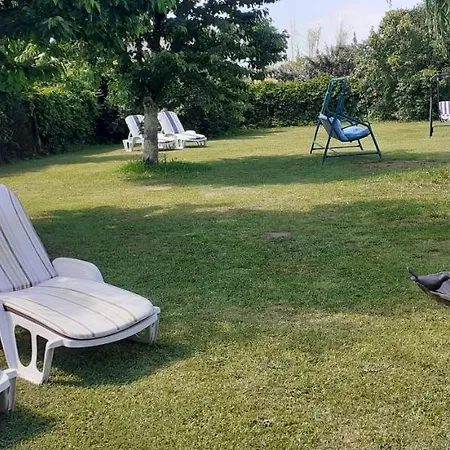 The Studio, アパート