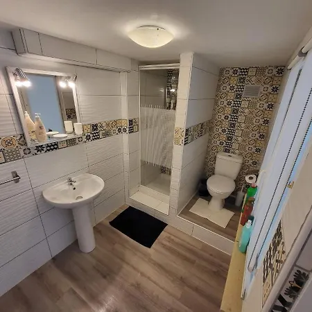 アパート The Studio, *