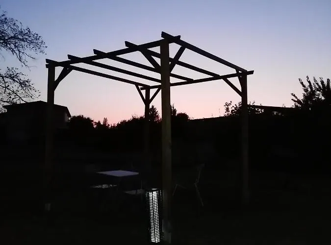 The Studio, 아파트 *