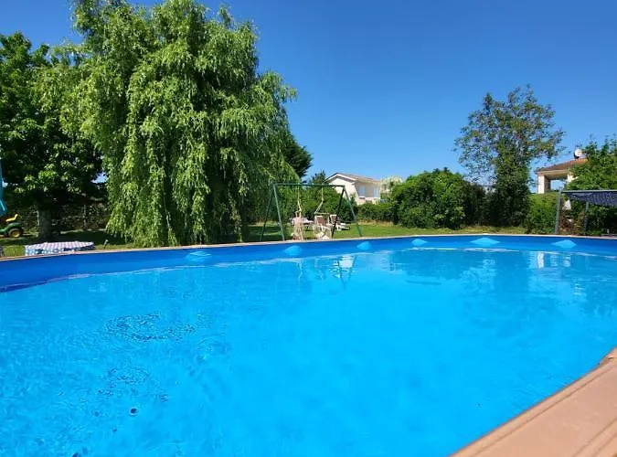 The Studio, 아파트