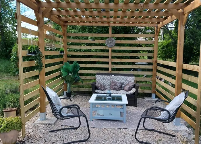 The Studio, 아파트